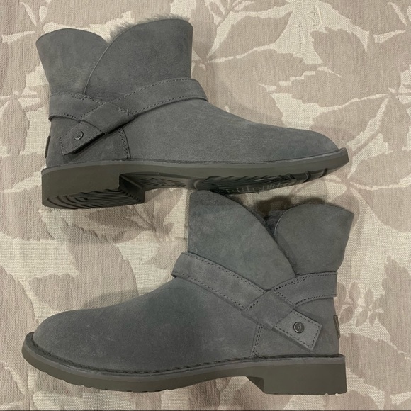 Ugg Zariyah Water Repellent Ankle Bootie In Charcoal Suede - Picture 6 of 9